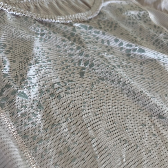 LULULEMON Run Wild Tech Short Sleeve Top Fossil Size 8 Pink Lilac Light Medium - Picture 3 of 11